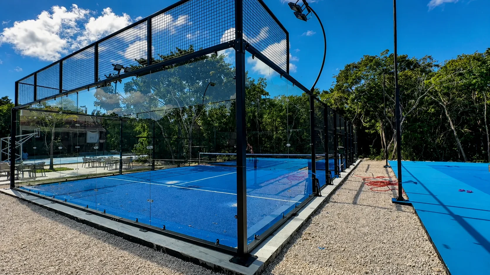 Canchas de Pádel y Tenis Iluminadas
